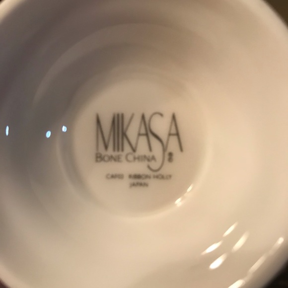 Vintage Ribbon Holly Mug Set - Picture 2 of 6